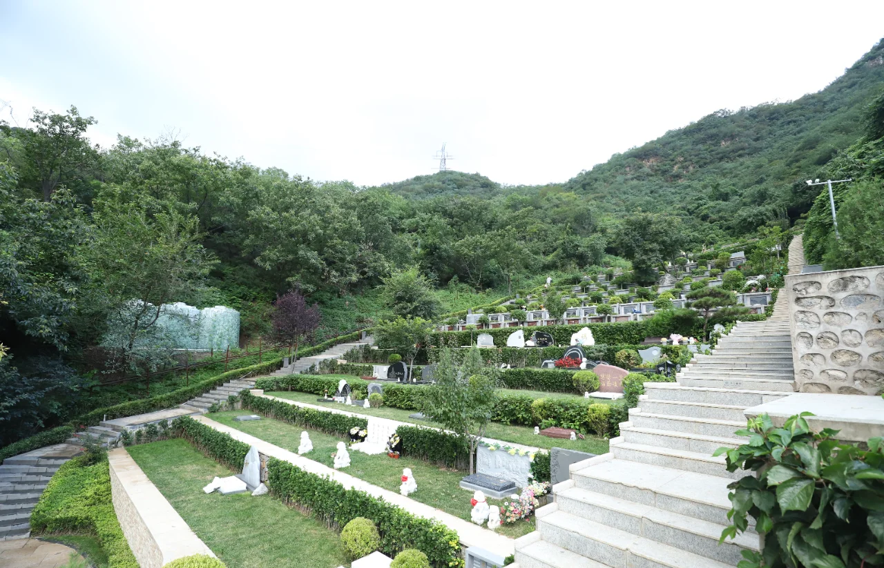 <a href=http://www.xinshouning.cn/ target=_blank class=infotextkey><a href=http://m.xinshouning.cn/ target=_blank class=infotextkey>北京公墓</a></a>,九公山陵园